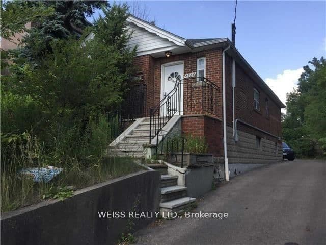 2925 Bathurst Street - Image 1