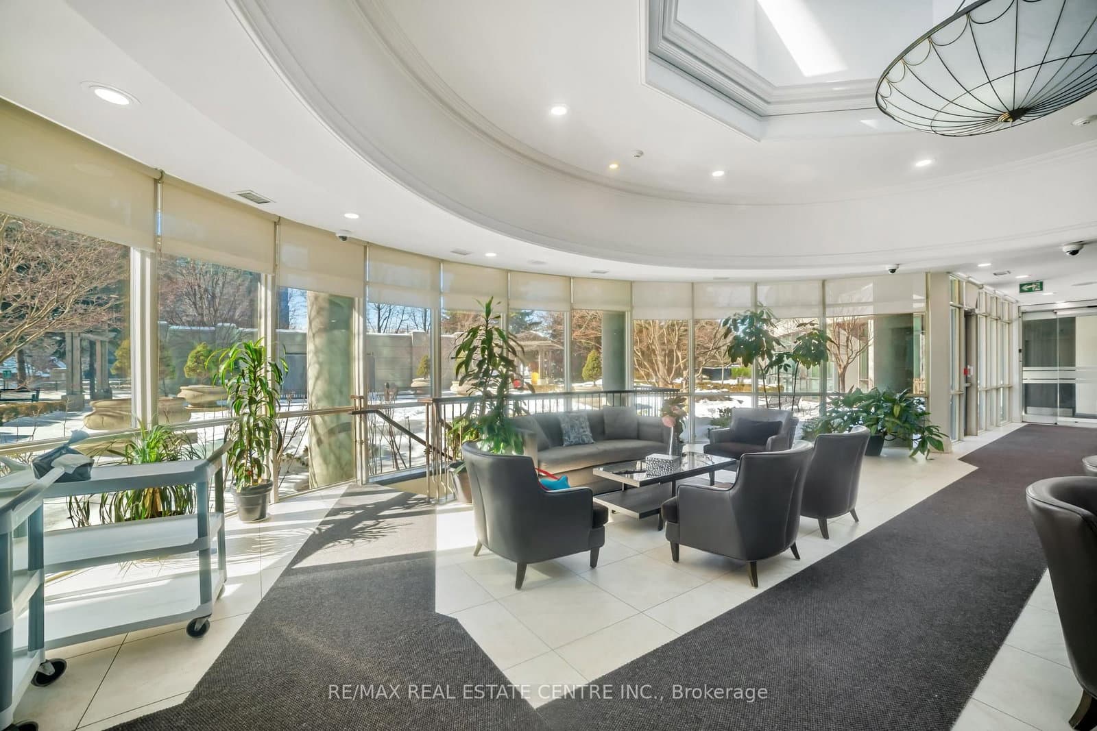 30 Harrison Garden Boulevard, Unit 1605 thumbnail 32