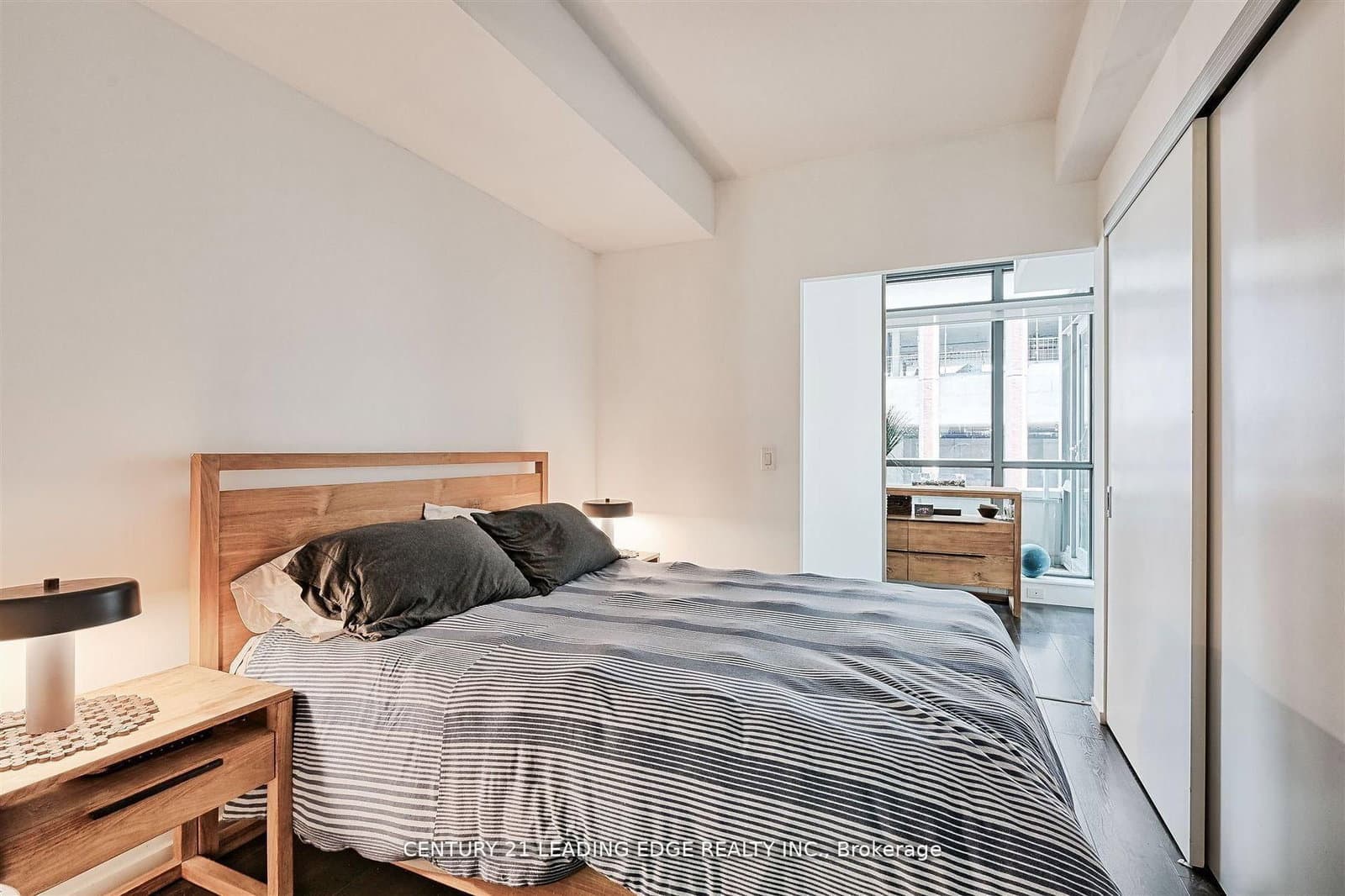 8 Charlotte Street, Unit 405 thumbnail 16