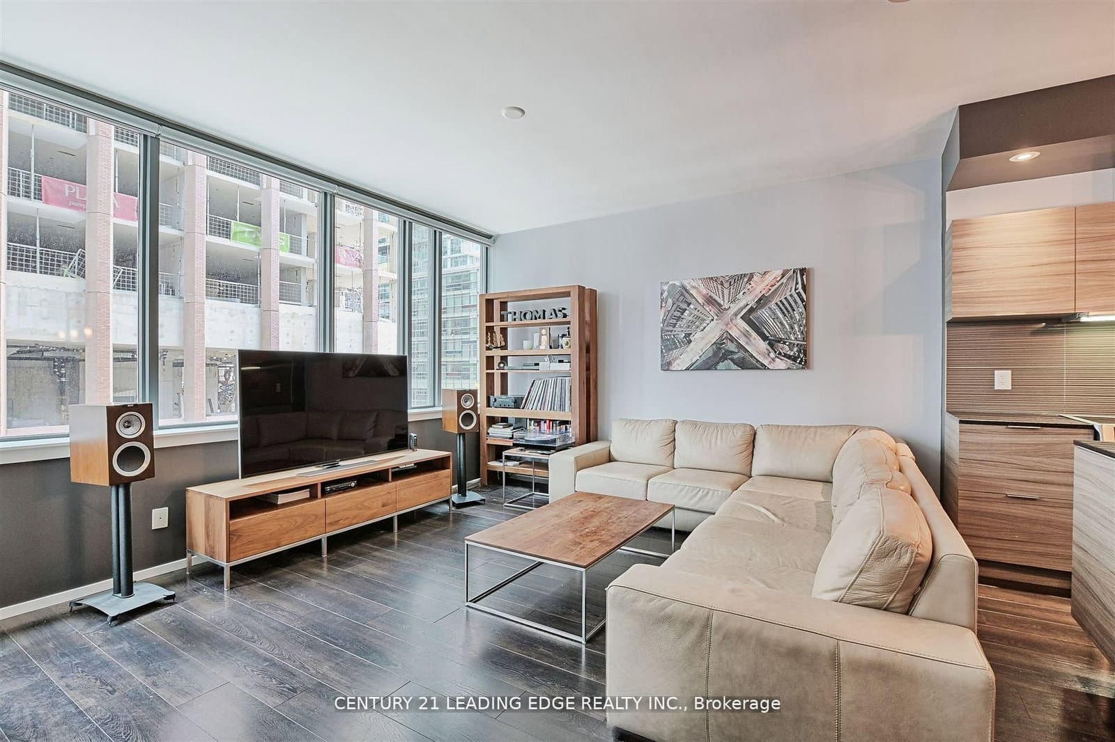 8 Charlotte Street, Unit 405 thumbnail 9