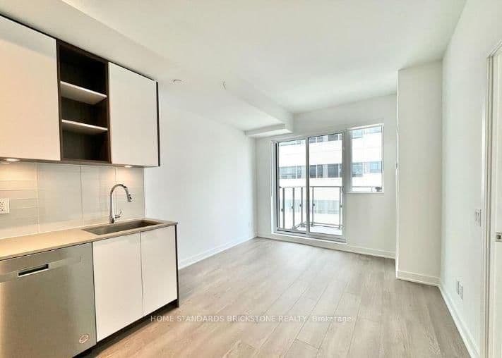 543 Richmond Street W, Unit 933 thumbnail 2