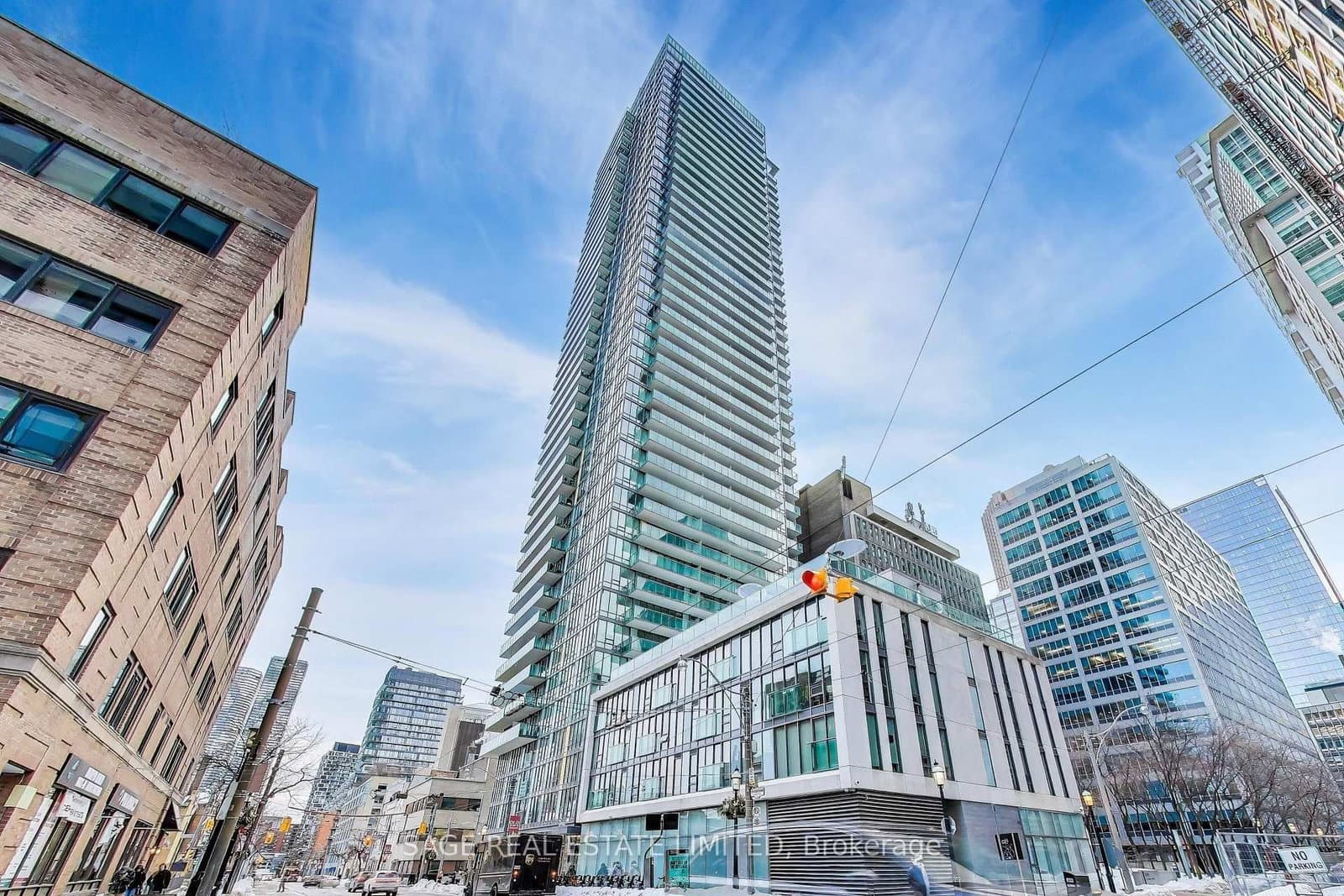 #4004 - 33 Lombard Street