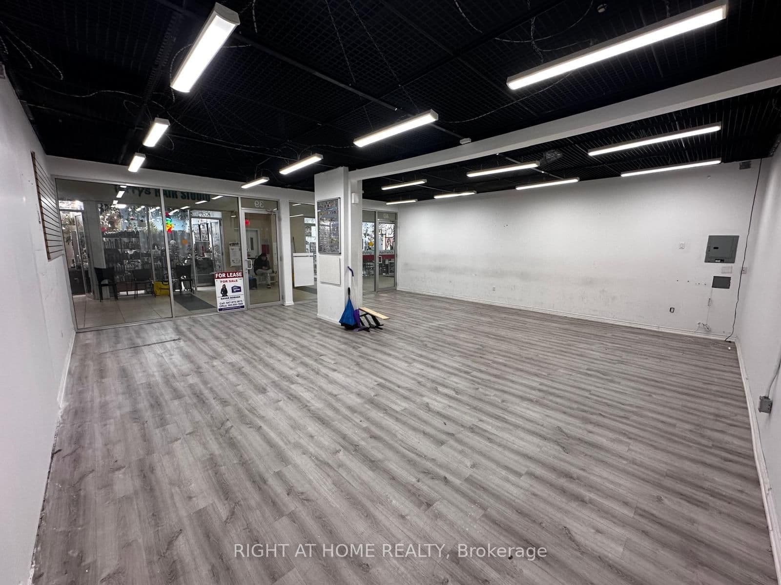 384 Yonge Street, Unit 40 thumbnail 6