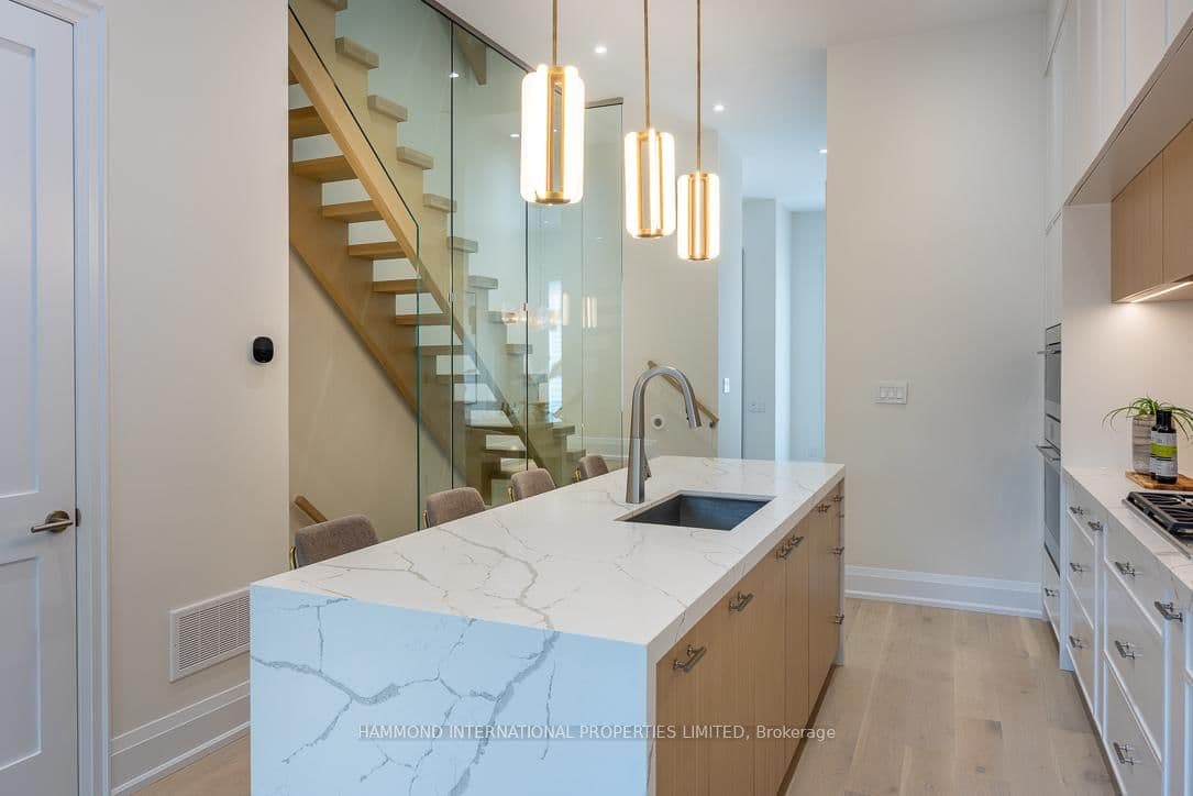 1177 Avenue Road thumbnail 9