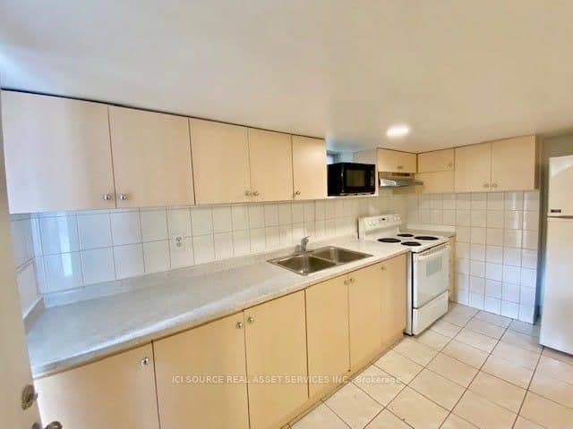 56 Markham Street, Unit 3 thumbnail 4