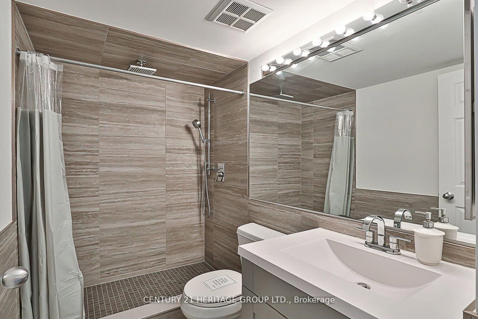 30 Harrison Garden Boulevard, Unit 701 thumbnail 11