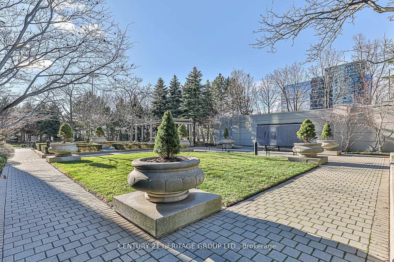30 Harrison Garden Boulevard, Unit 701 thumbnail 16