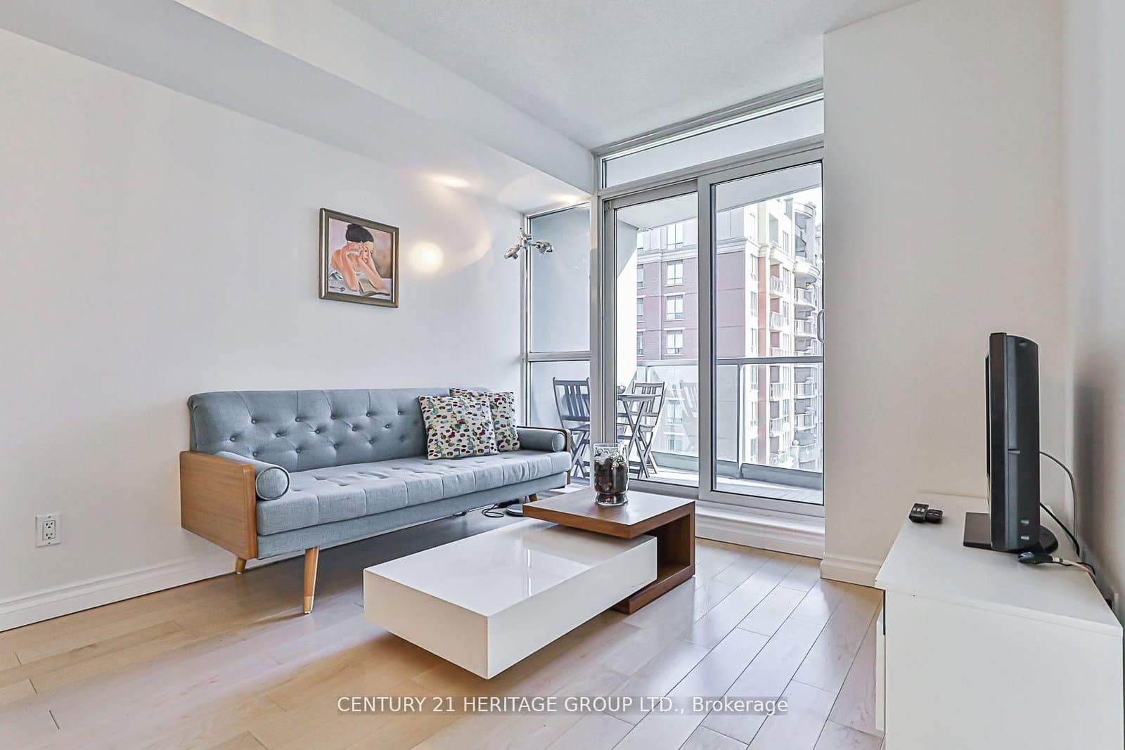30 Harrison Garden Boulevard, Unit 701 thumbnail 5