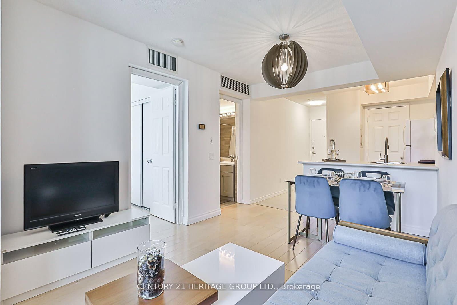 30 Harrison Garden Boulevard, Unit 701 thumbnail 6