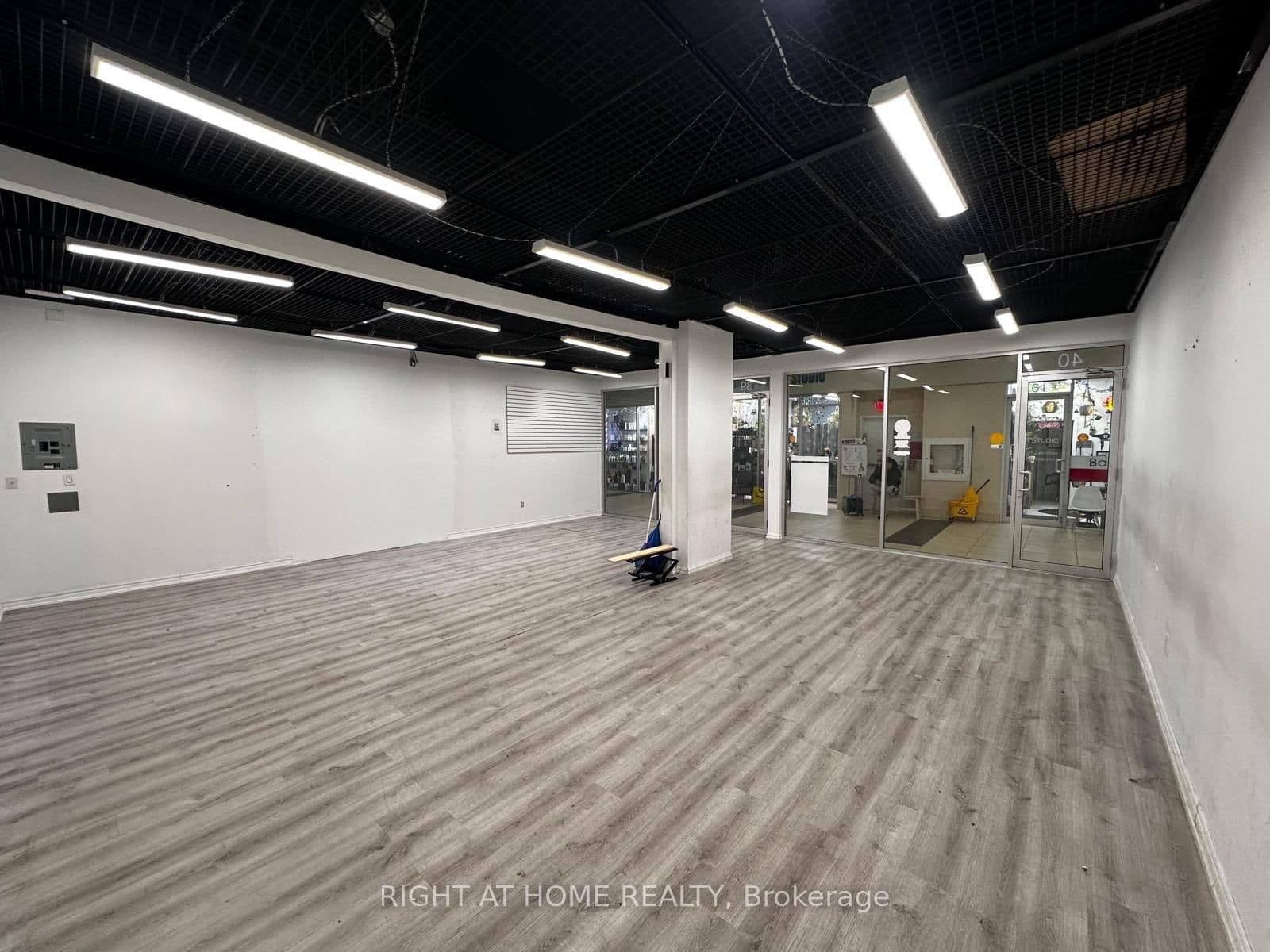 384 Yonge Street, Unit 39 thumbnail 7