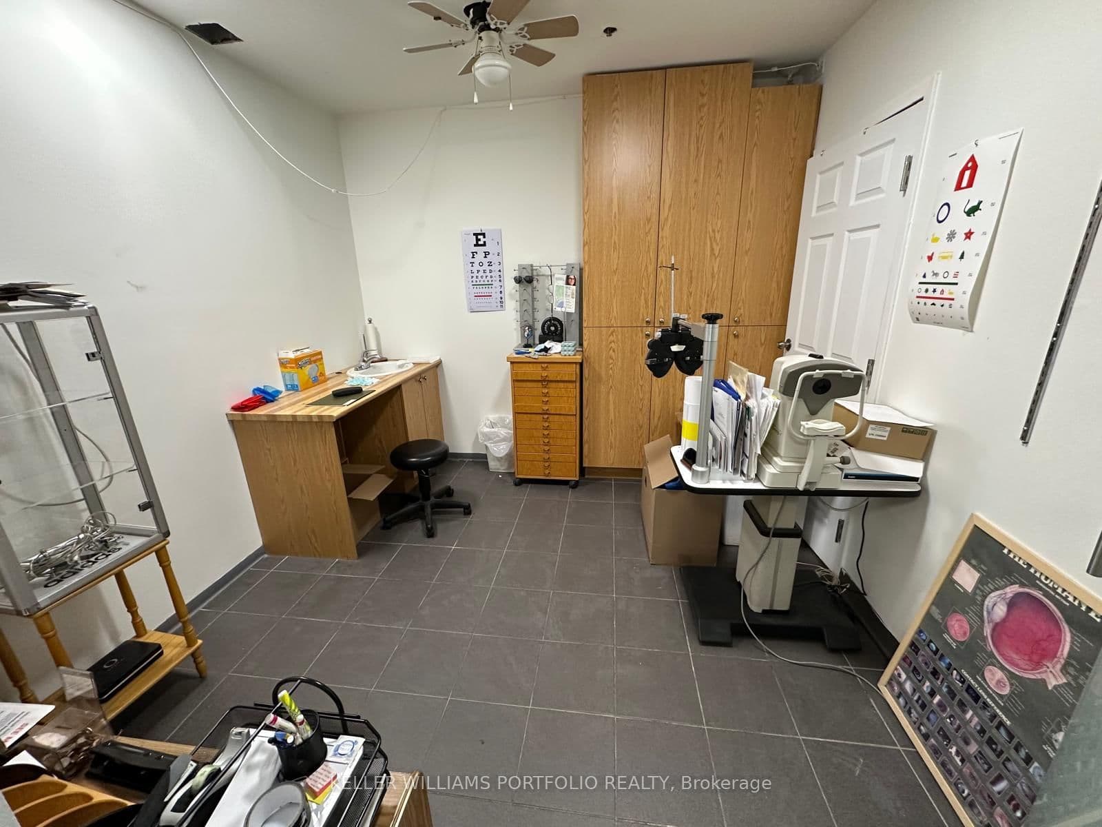 1910 Yonge Street, Unit 101Y - Examination room thumbnail 8