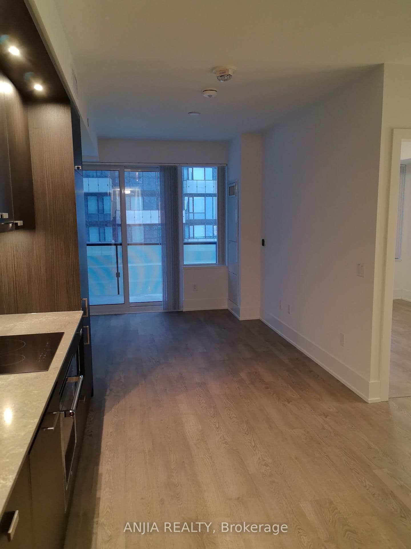 480 Front Street W, Unit 1011 thumbnail 12