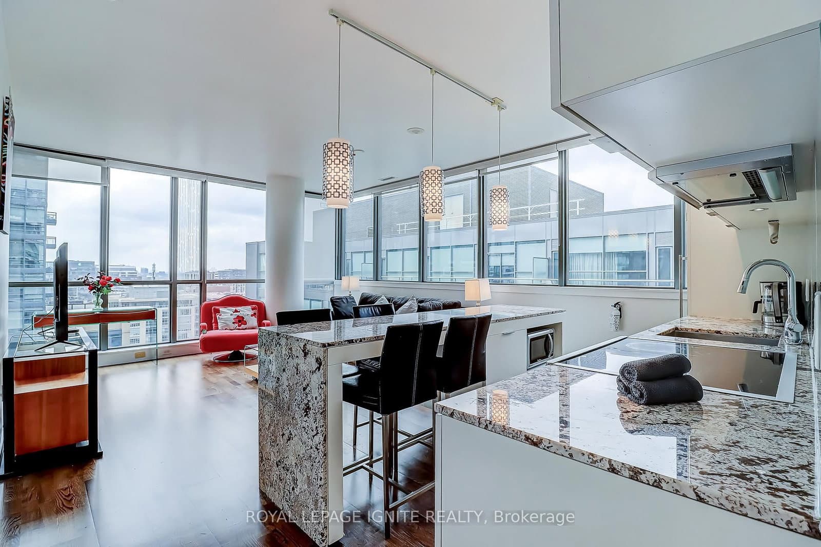 8 Charlotte Street, Unit 1502