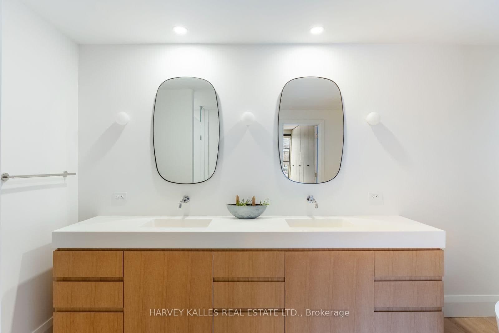 34 Coulson Avenue, Unit B thumbnail 22