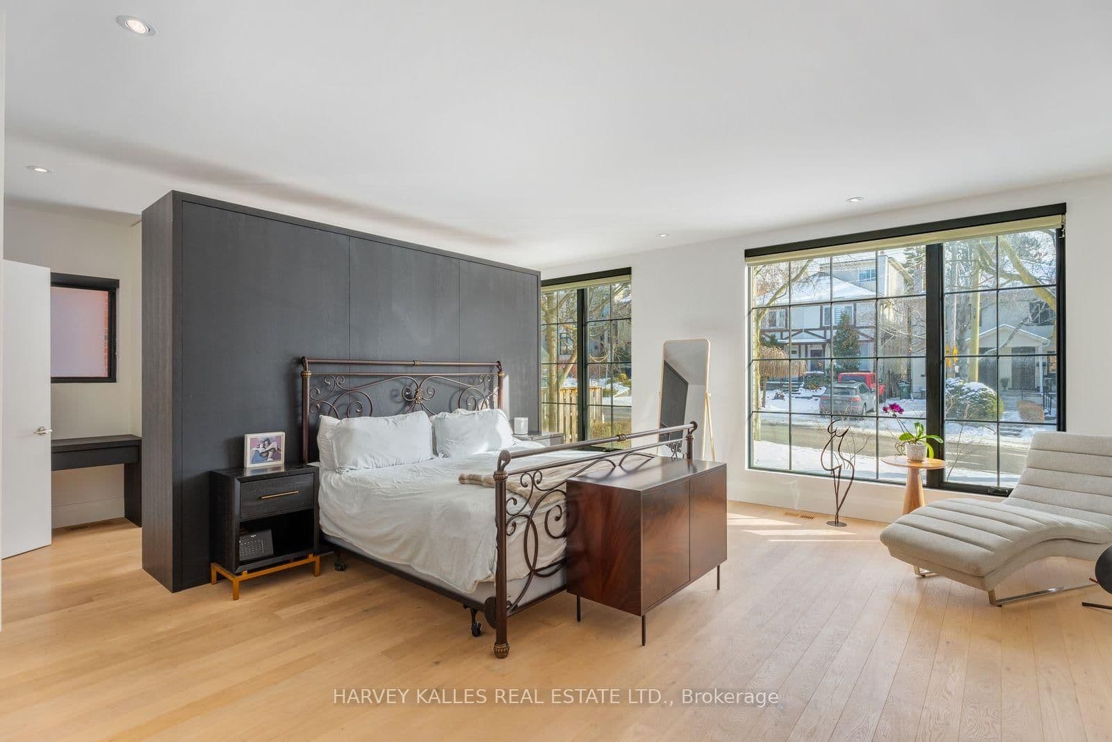 34 Coulson Avenue, Unit B thumbnail 24