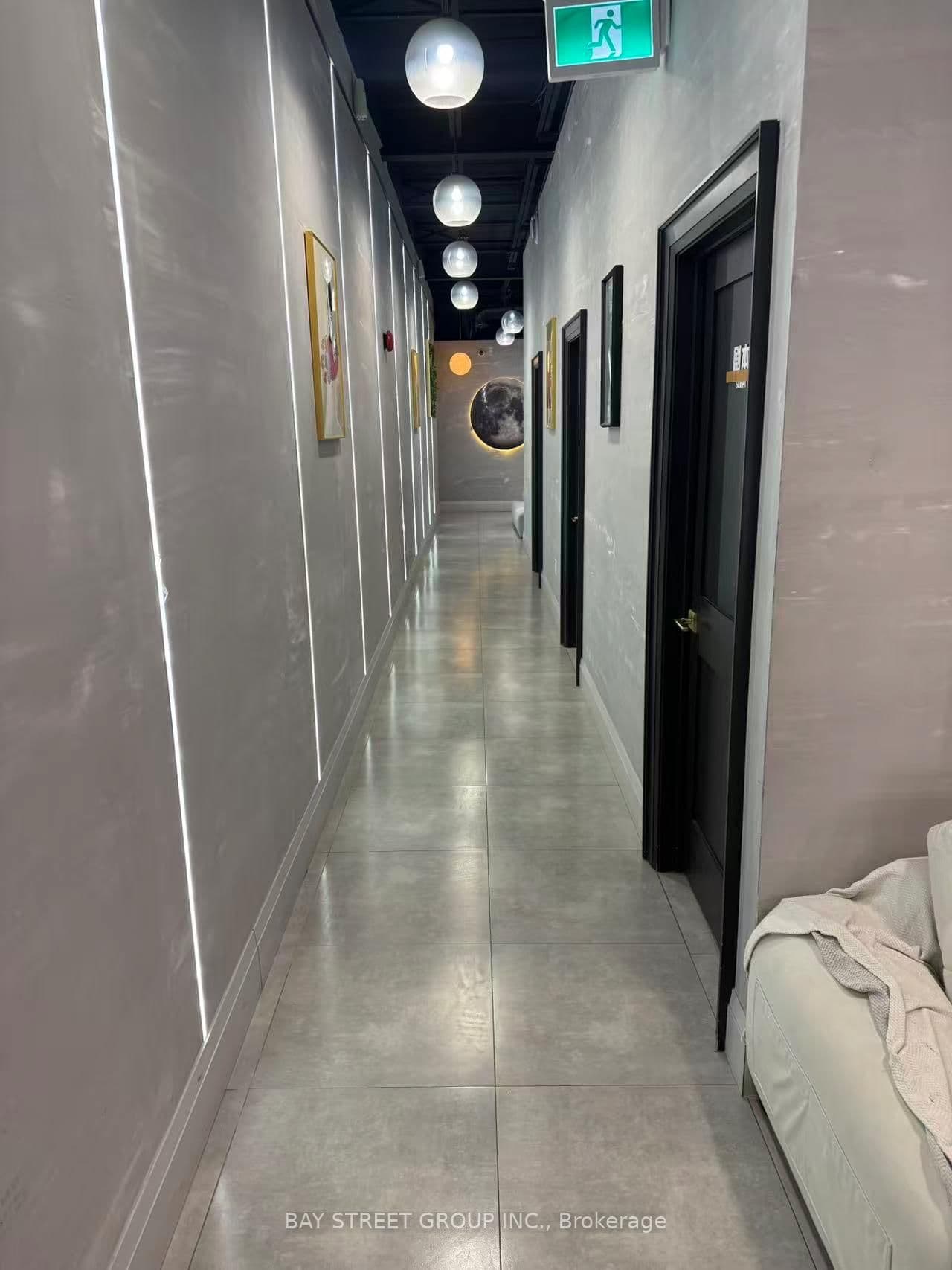 405 Dundas Street W thumbnail 10