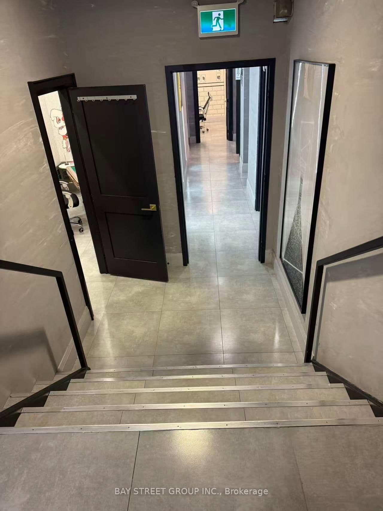405 Dundas Street W thumbnail 7