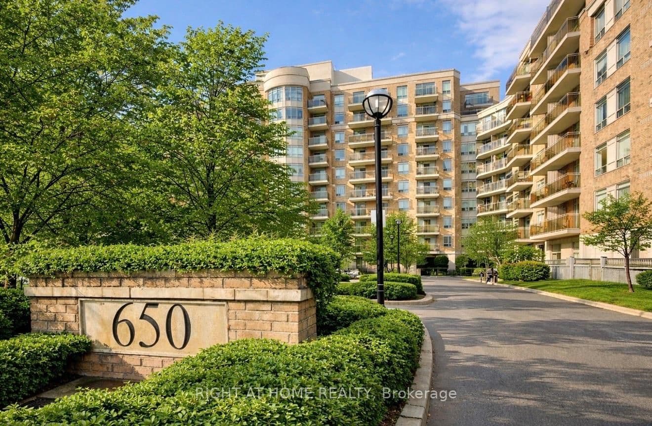#622 - 650 Lawrence Avenue W