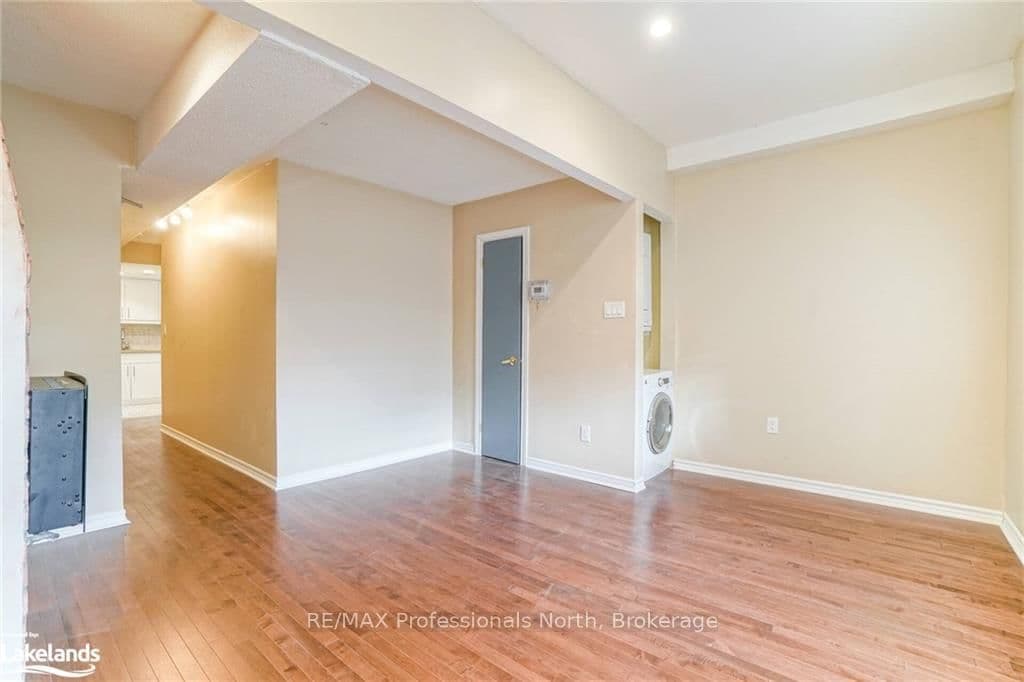 214 Gerrard Street E thumbnail 15