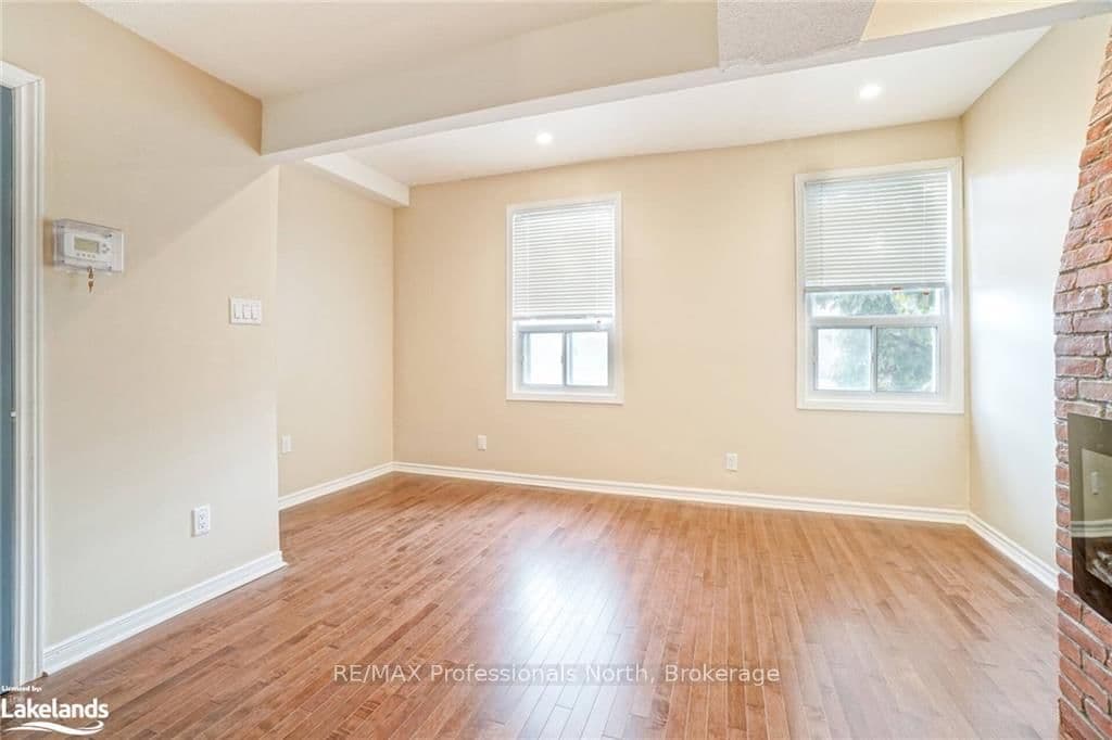214 Gerrard Street E thumbnail 16