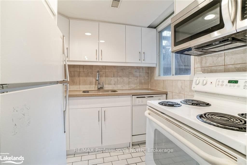 214 Gerrard Street E thumbnail 17