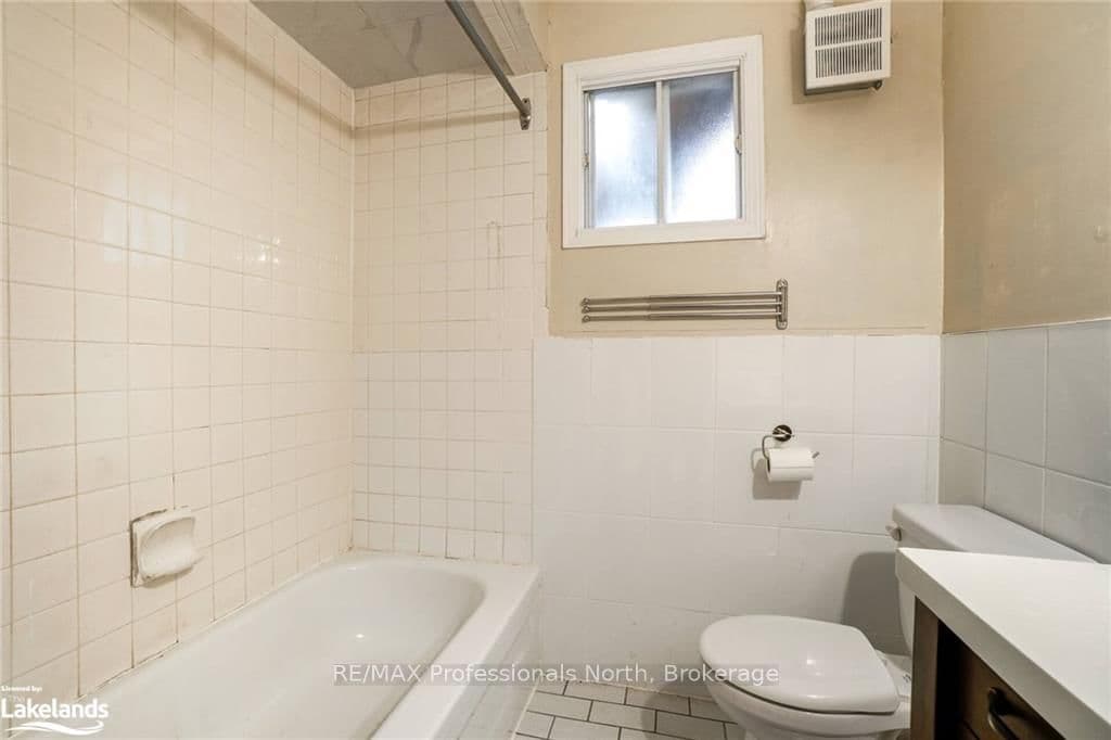 214 Gerrard Street E thumbnail 20