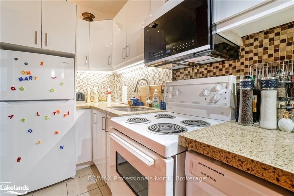 214 Gerrard Street E thumbnail 26