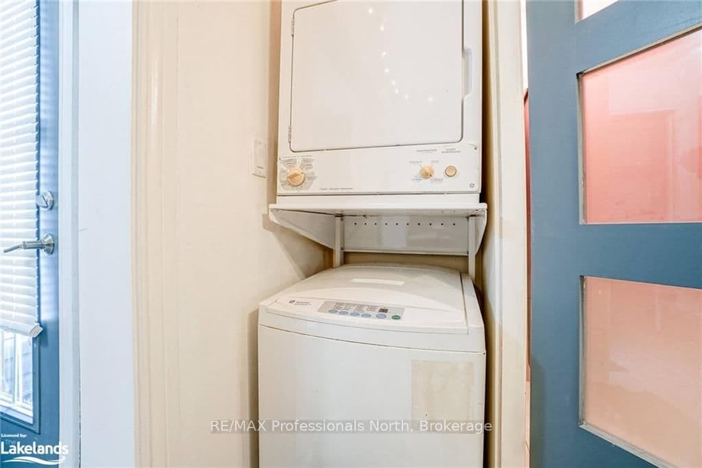 214 Gerrard Street E thumbnail 28
