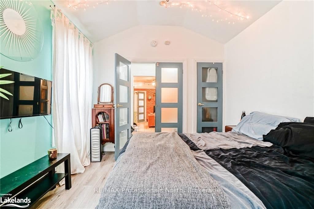 214 Gerrard Street E thumbnail 30