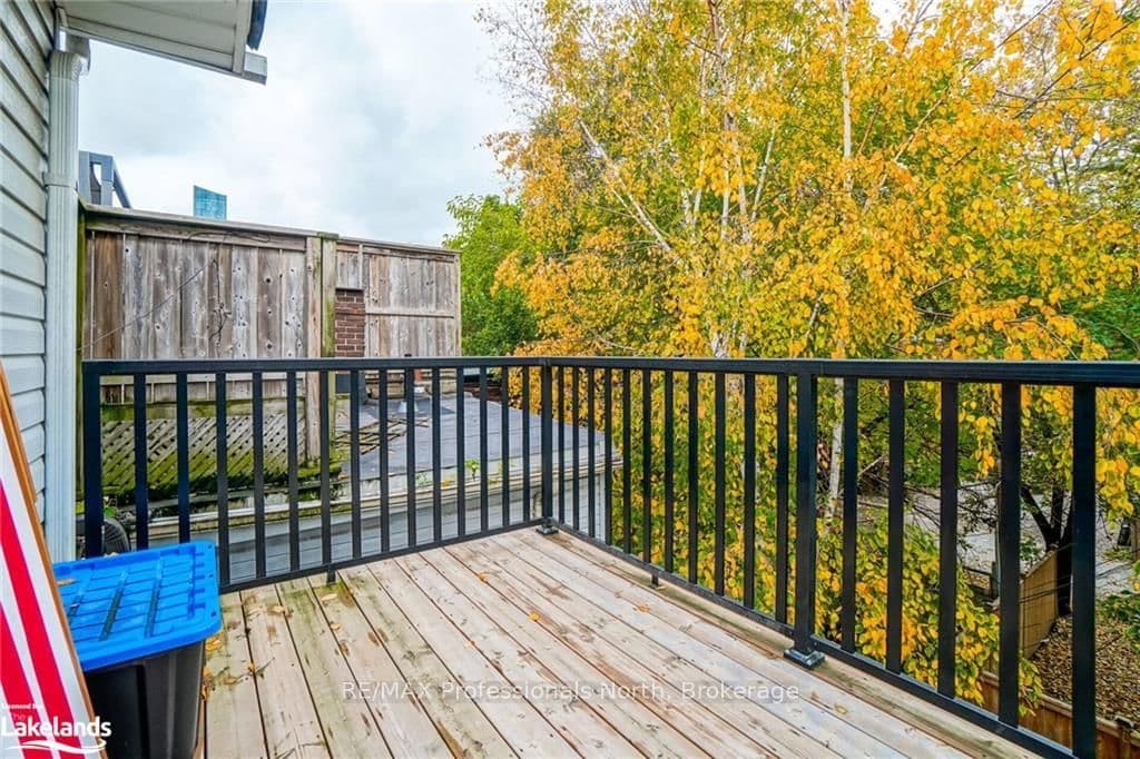 214 Gerrard Street E thumbnail 31