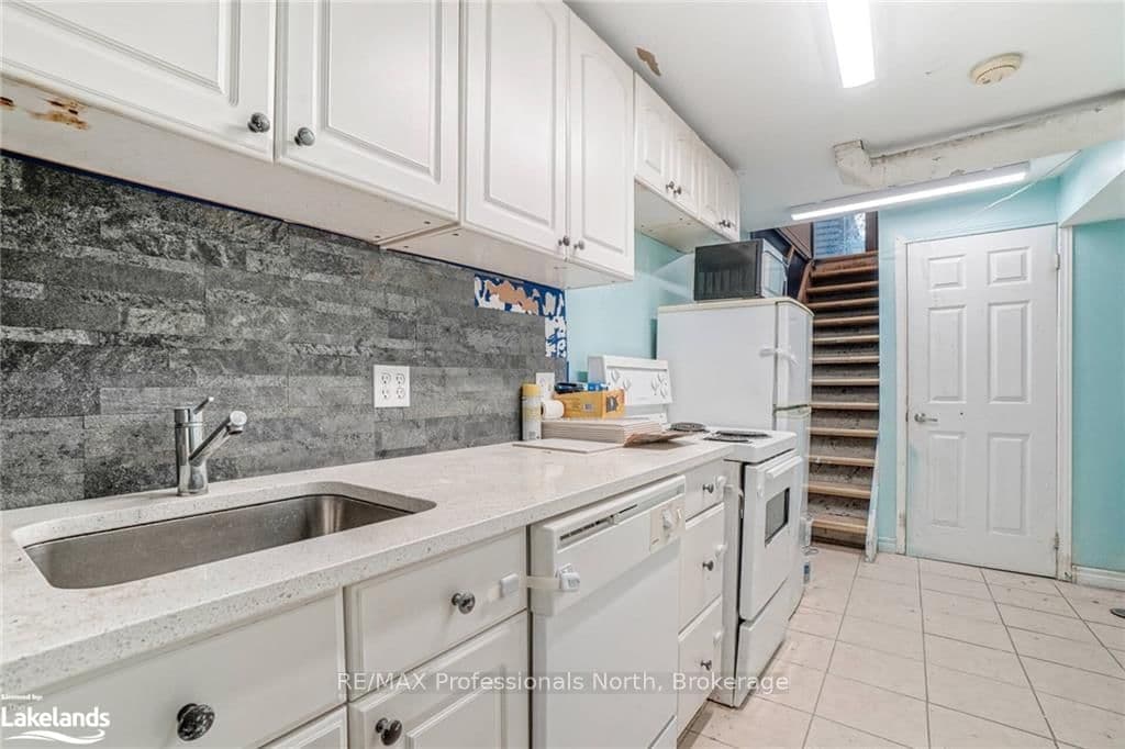 214 Gerrard Street E thumbnail 32