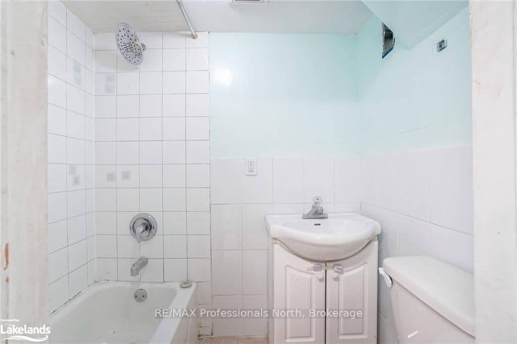 214 Gerrard Street E thumbnail 35