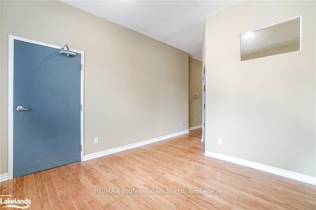 214 Gerrard Street E thumbnail 4