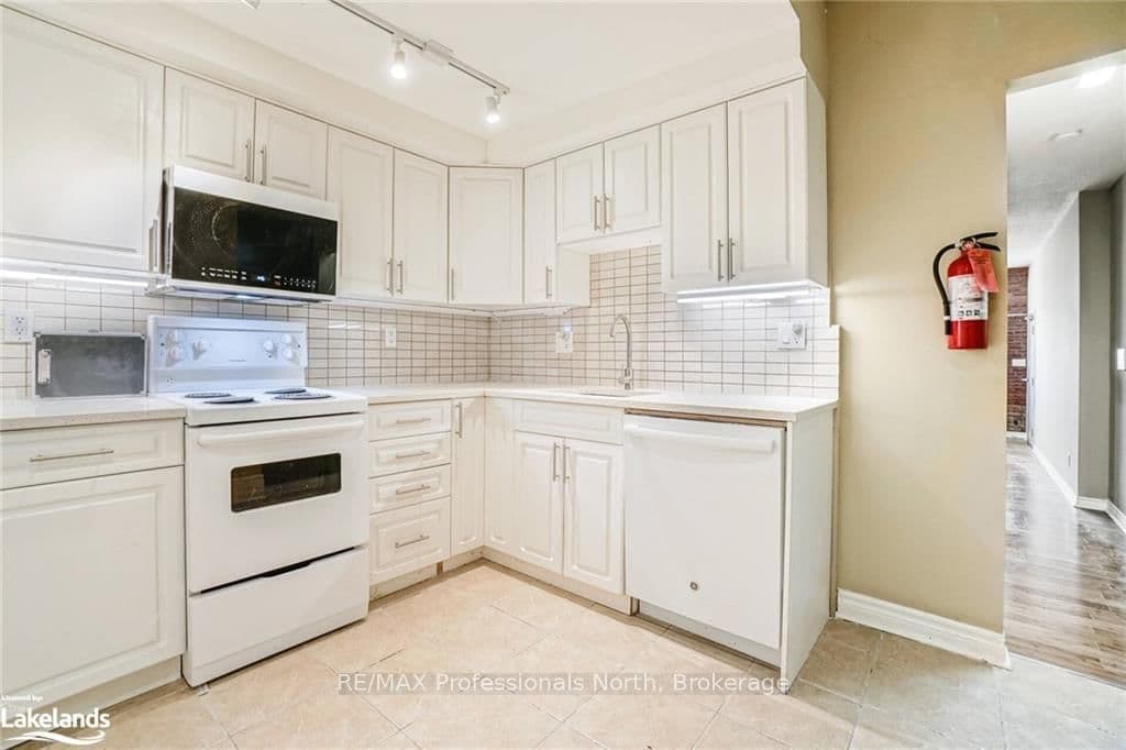 214 Gerrard Street E thumbnail 6