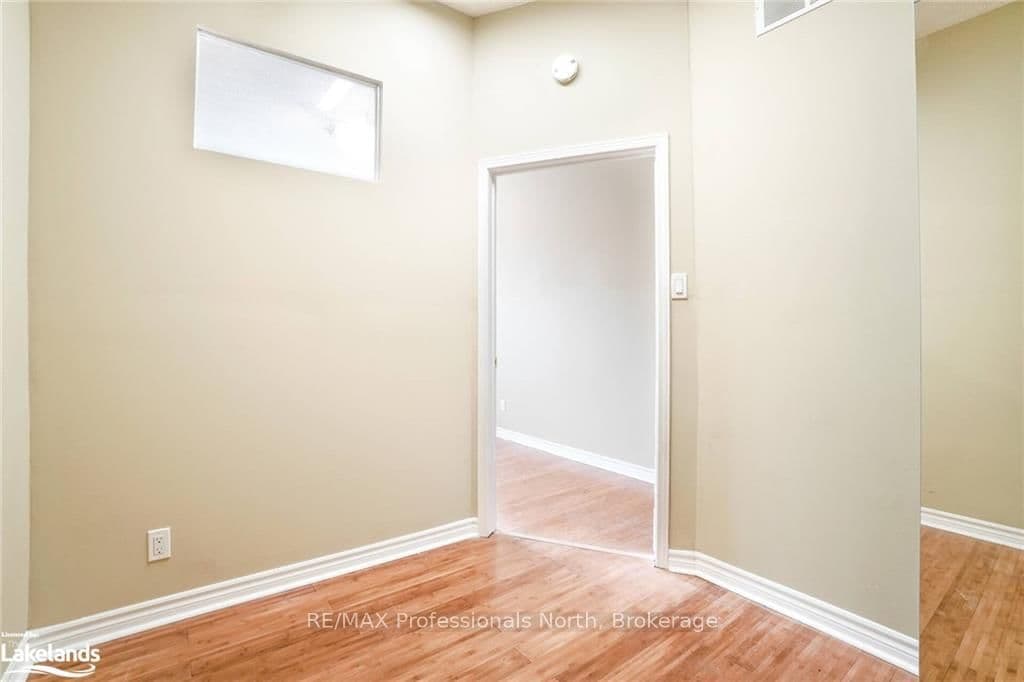 214 Gerrard Street E thumbnail 9