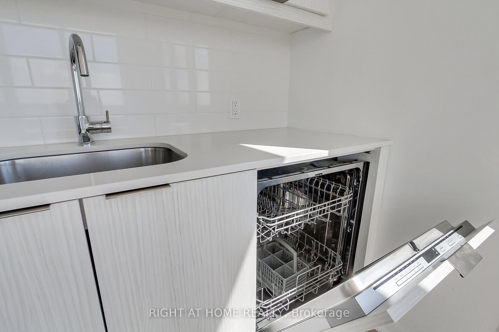 38 Forest Manor Road, Unit 2407 thumbnail 12