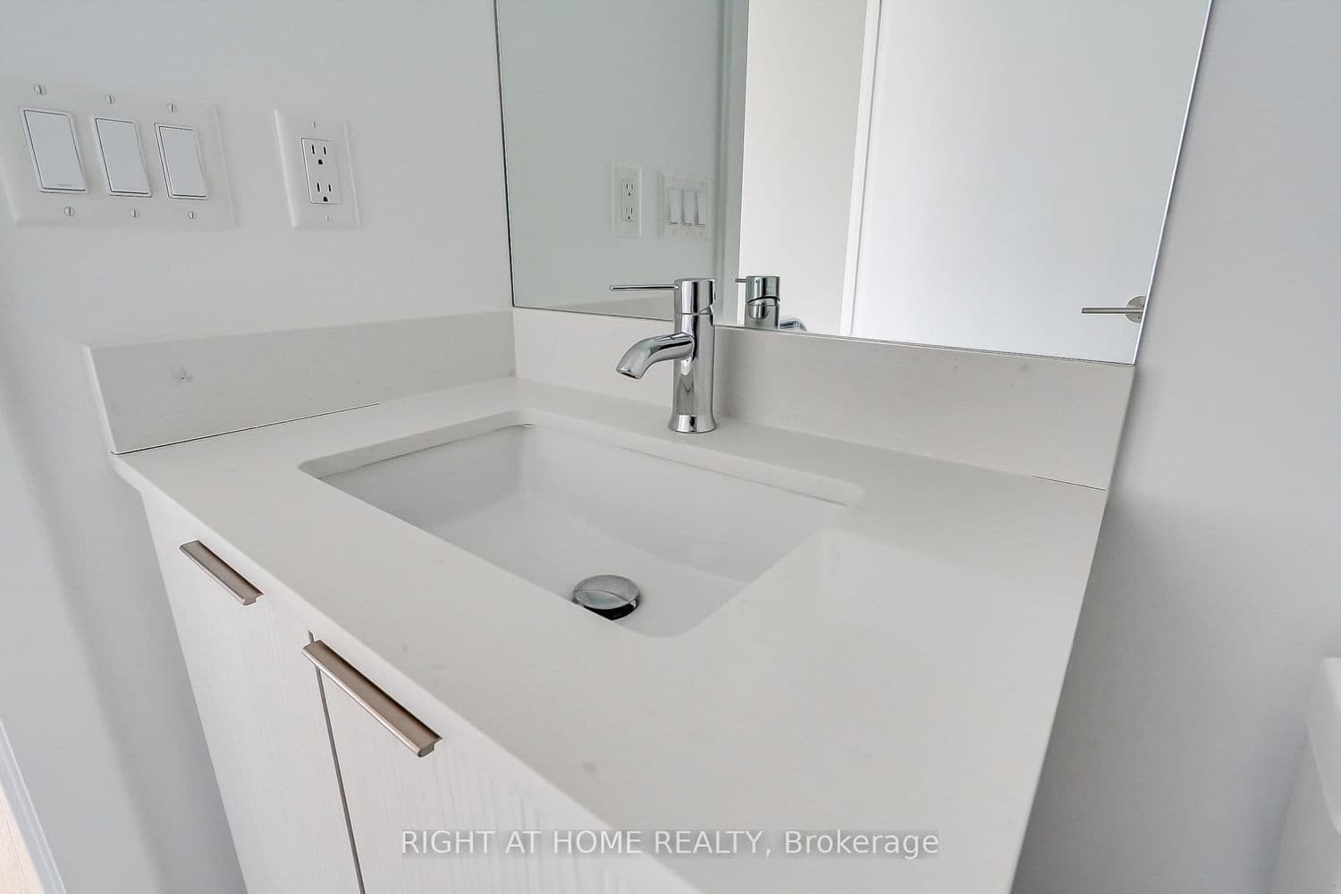 38 Forest Manor Road, Unit 2407 thumbnail 24