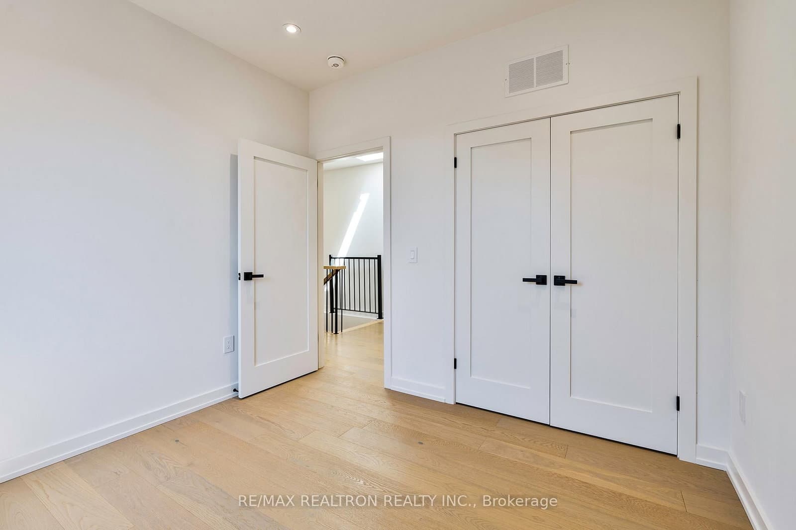 53 Alameda Avenue thumbnail 24