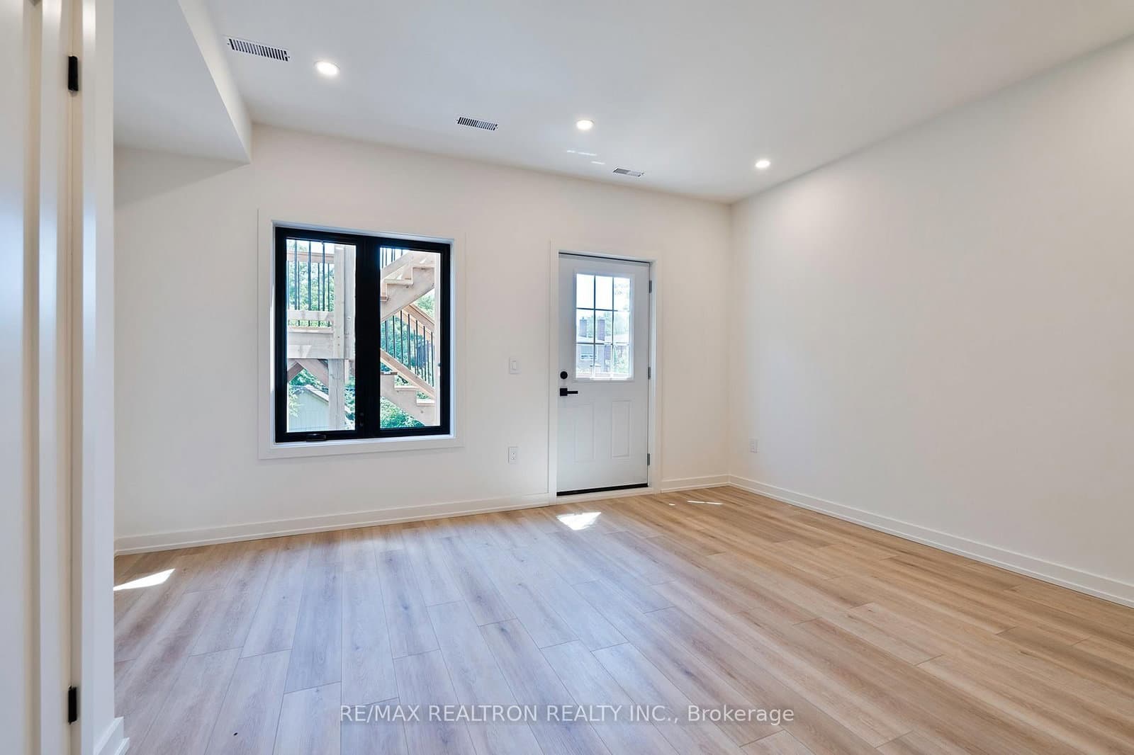 53 Alameda Avenue thumbnail 37