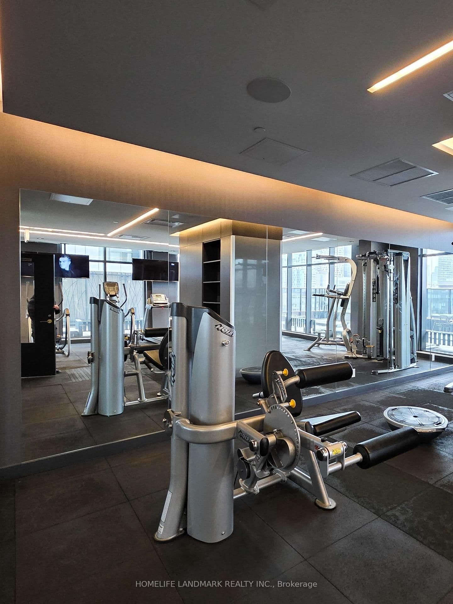 330 Richmond Street W, Unit 605 thumbnail 23