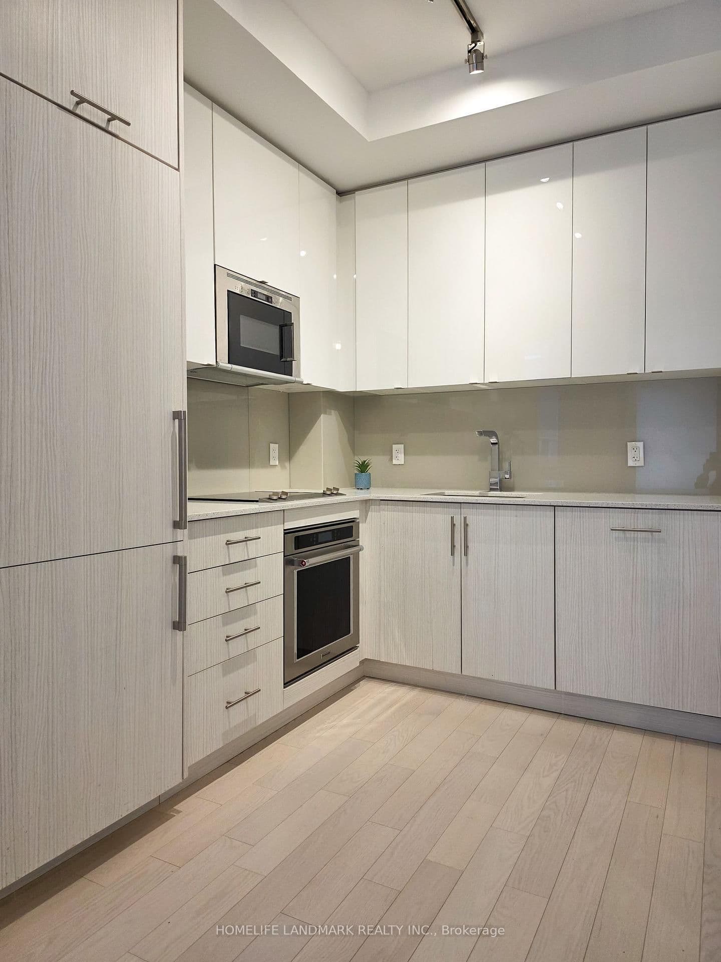 330 Richmond Street W, Unit 605 thumbnail 6