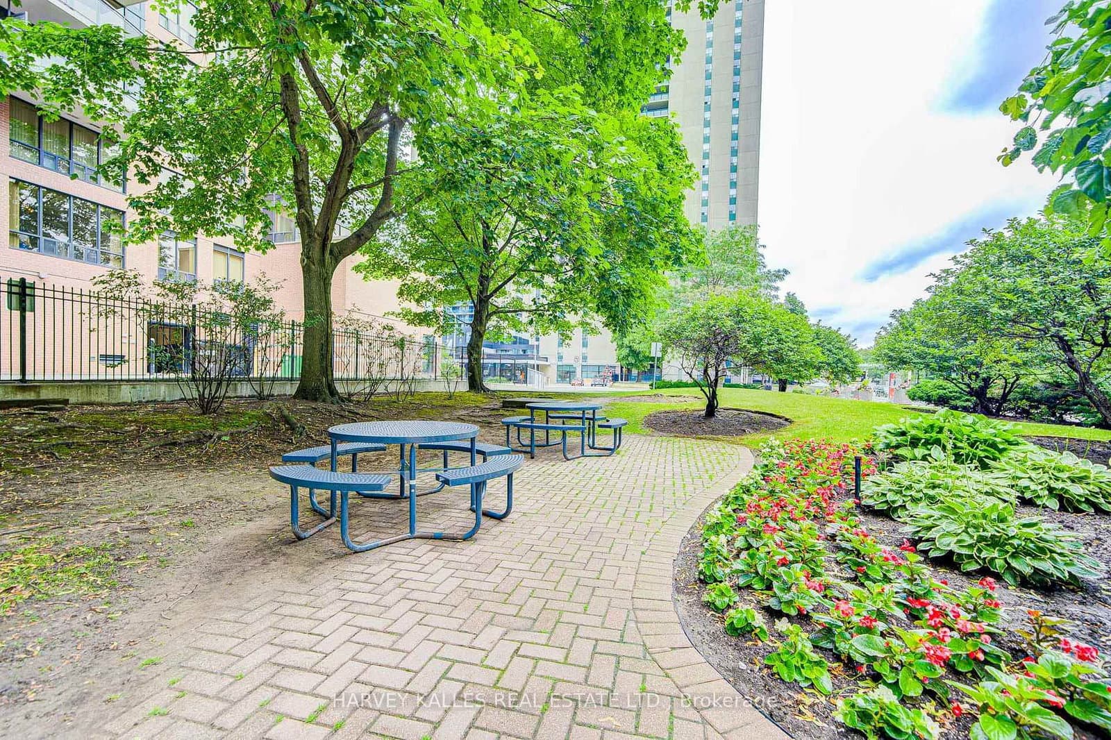45 Sheppard Avenue E, Unit 910 thumbnail 21