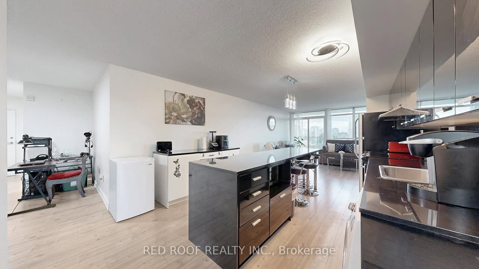 33 Singer Court, Unit 711 thumbnail 8