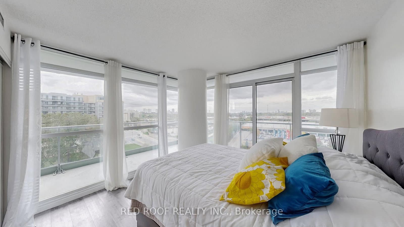 33 Singer Court, Unit 711 thumbnail 9