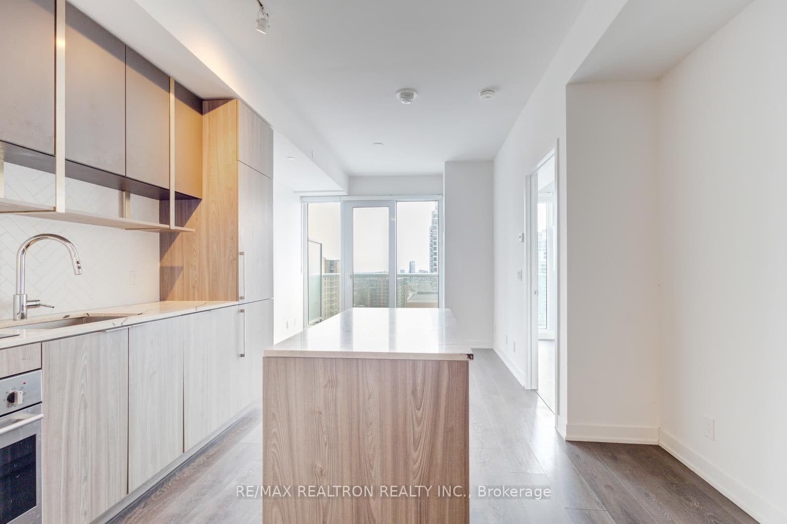 15 Holmes Avenue, Unit 1701 thumbnail 10