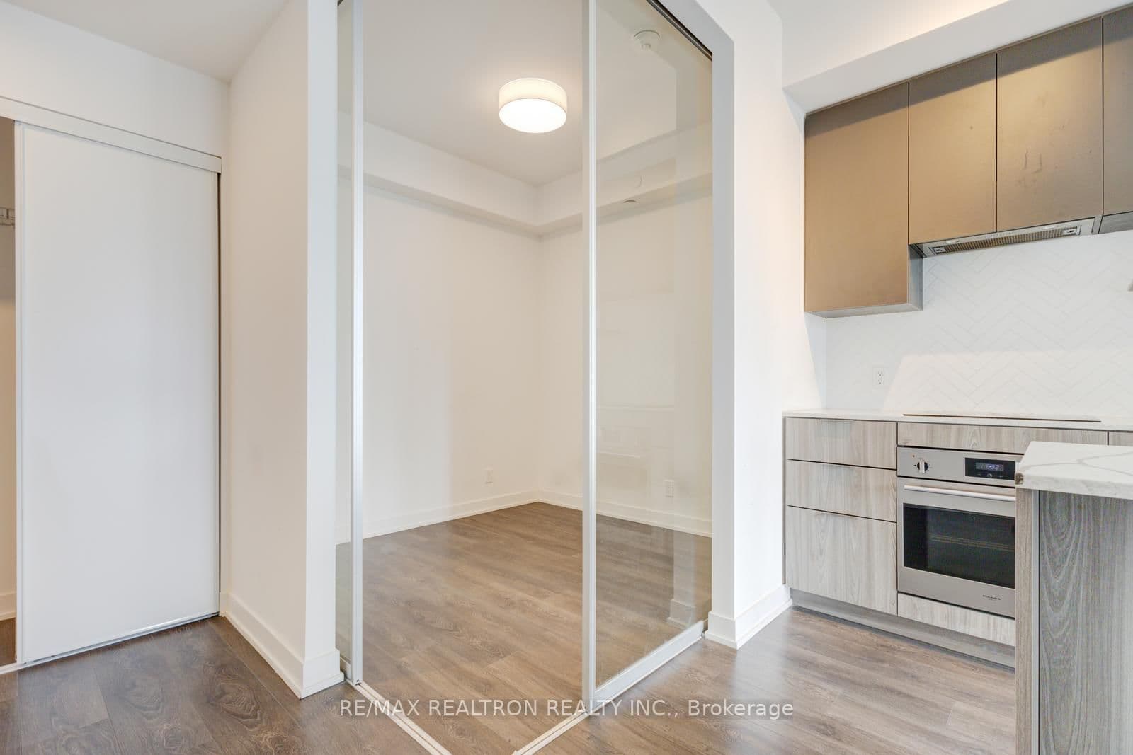 15 Holmes Avenue, Unit 1701 thumbnail 12