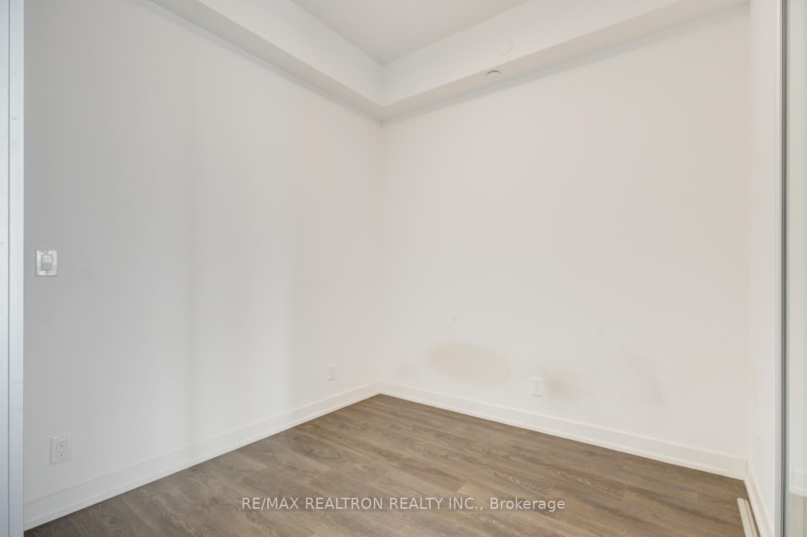 15 Holmes Avenue, Unit 1701 thumbnail 13