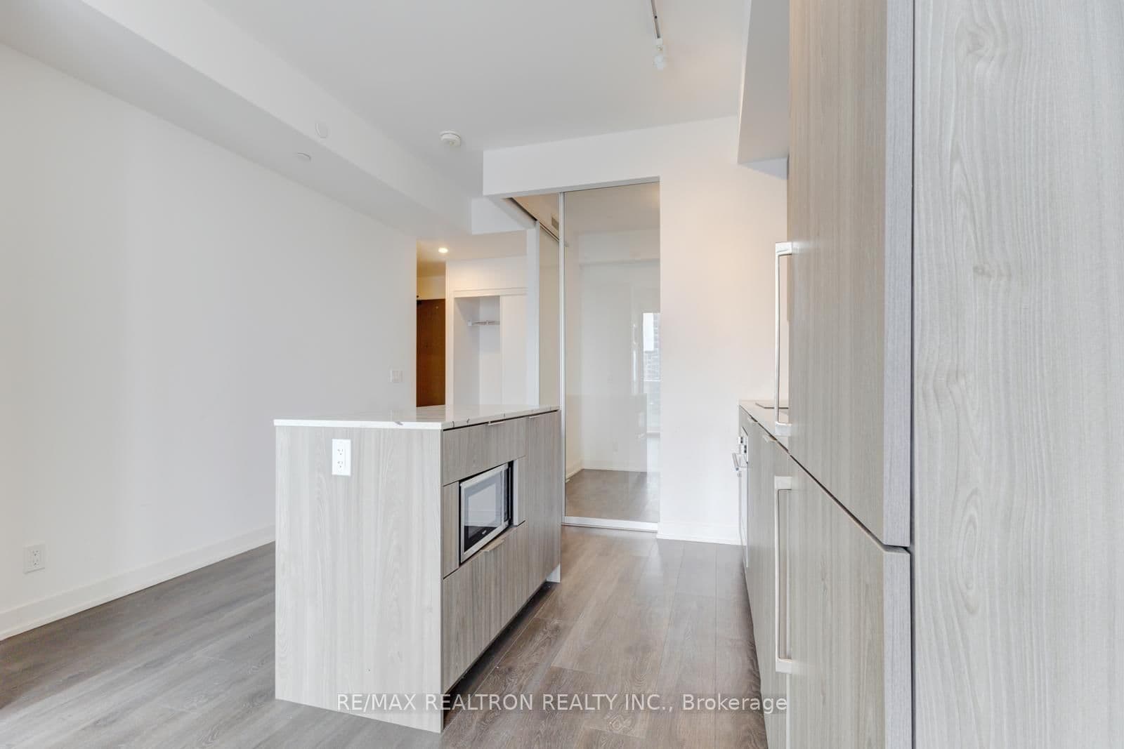15 Holmes Avenue, Unit 1701 thumbnail 18