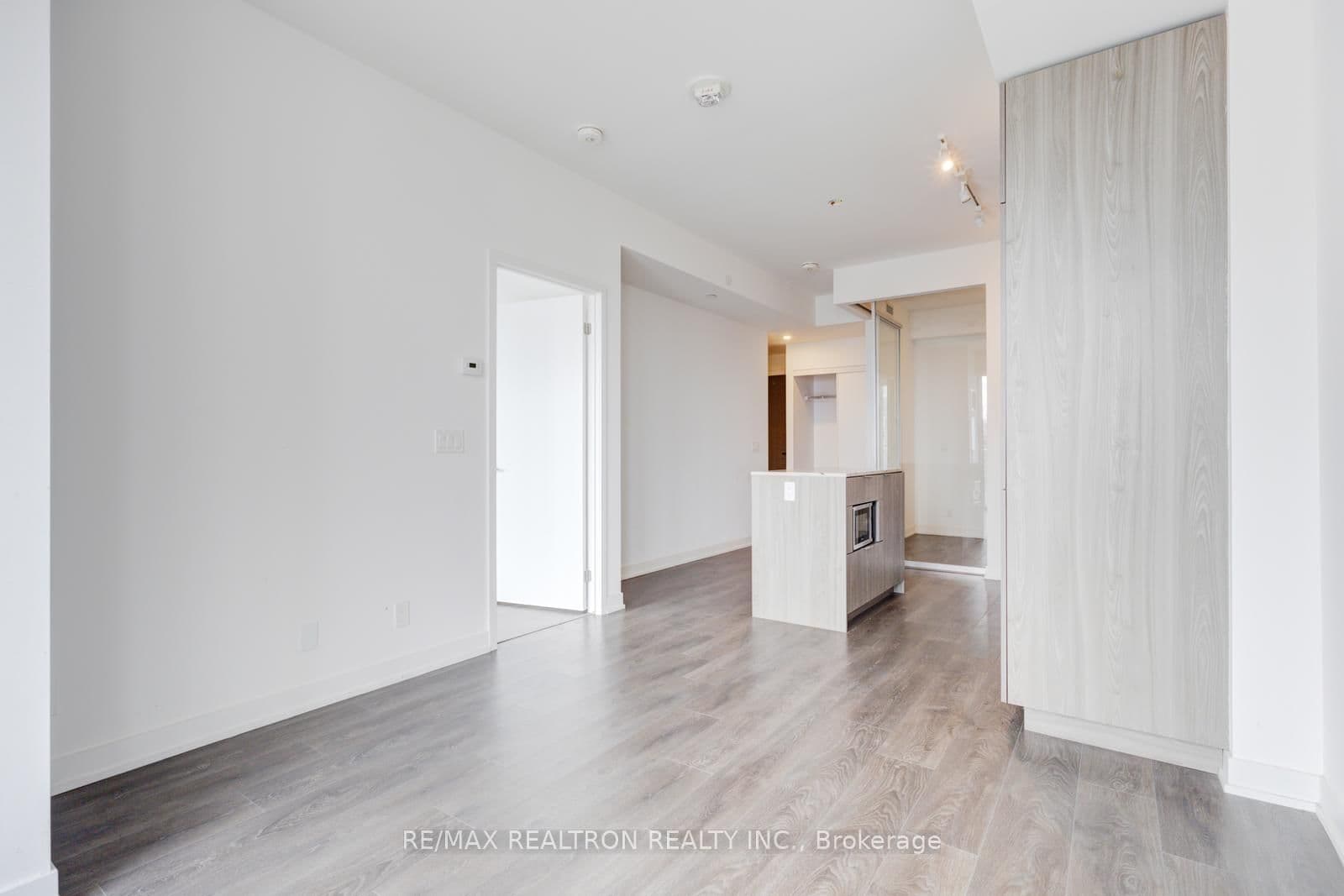 15 Holmes Avenue, Unit 1701 thumbnail 19