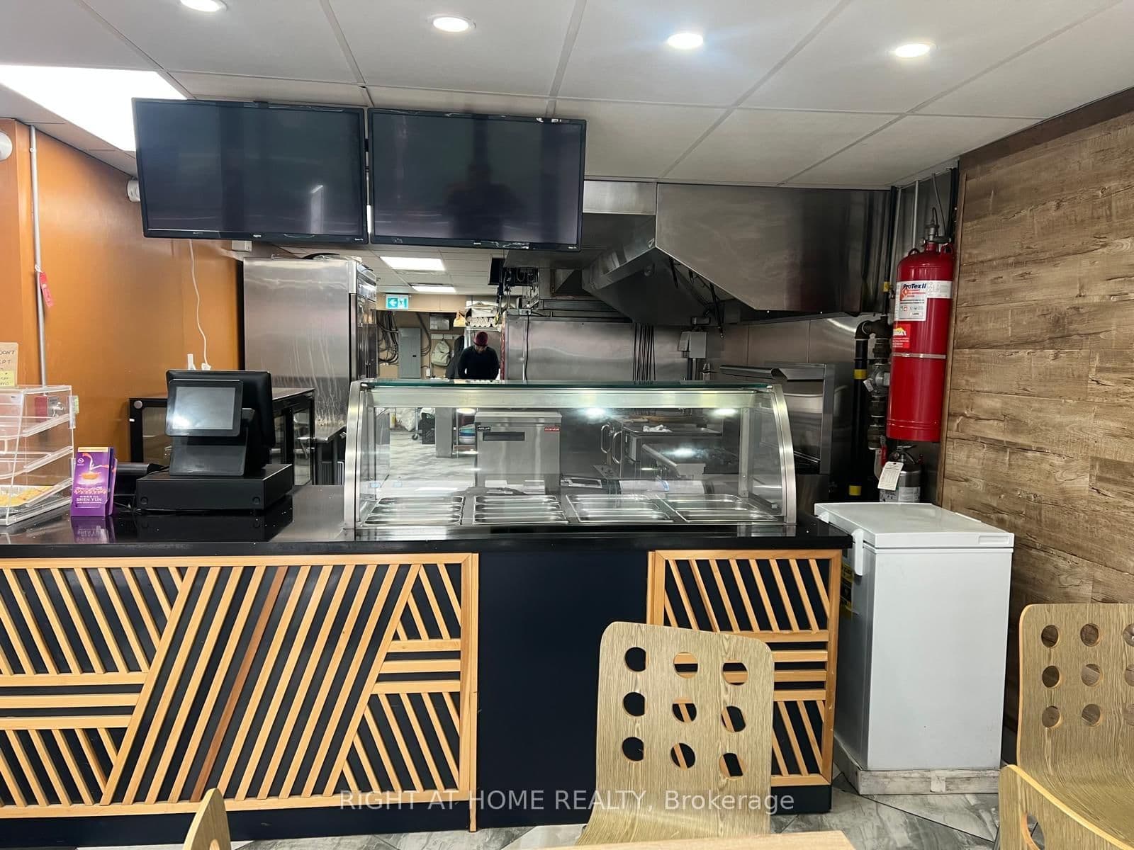419-429 Yonge Street, Unit 102 thumbnail 5